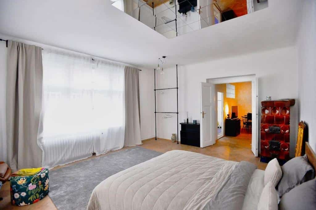 Airy & Bright Flat in Dejvice