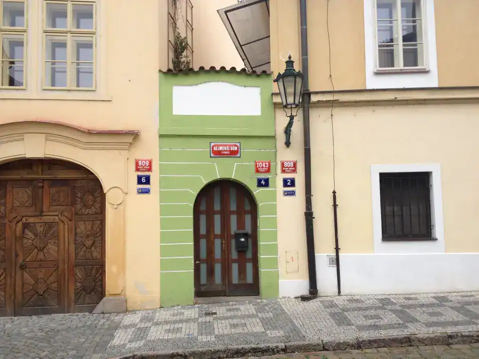 The smallest house in Prague
